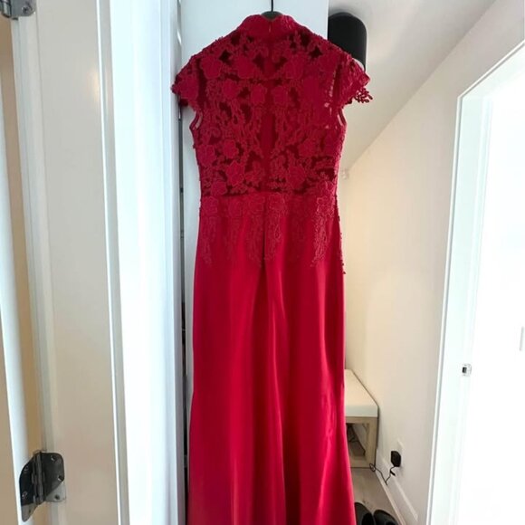 BETH AND BRIAN | Floral embroidery, mermaid wedding Qipao - Picture 4 of 6